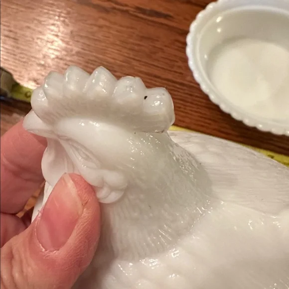 White Hen on Nest Dish - Picture 4 of 9